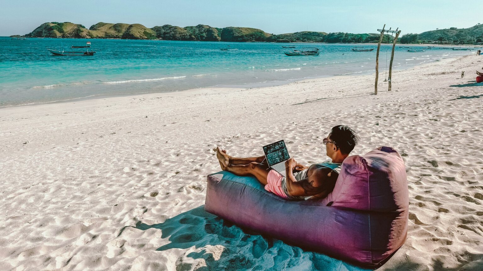 beach Work from anywhere: teaching English online Sasha Gayer battleface.com
